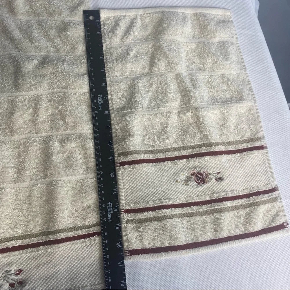 Floral Embroidered Towel Set - Cream and Pink